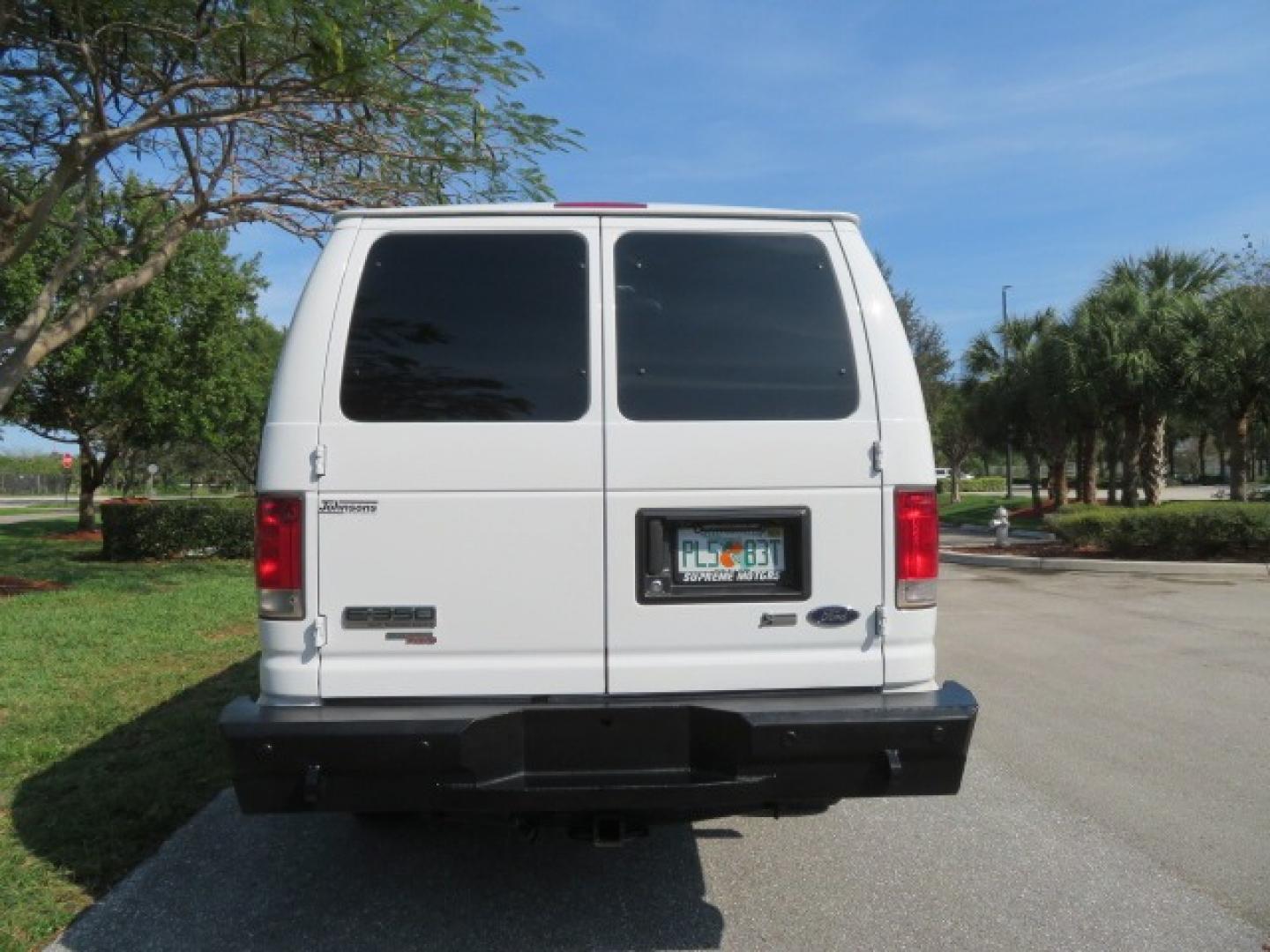 2014 White /GRAY Ford E-Series Wagon XLT (1FBSS3BL6ED) , AUTOMATIC transmission, located at 4301 Oak Circle #19, Boca Raton, FL, 33431, (954) 561-2499, 26.388861, -80.084038 - Photo#18